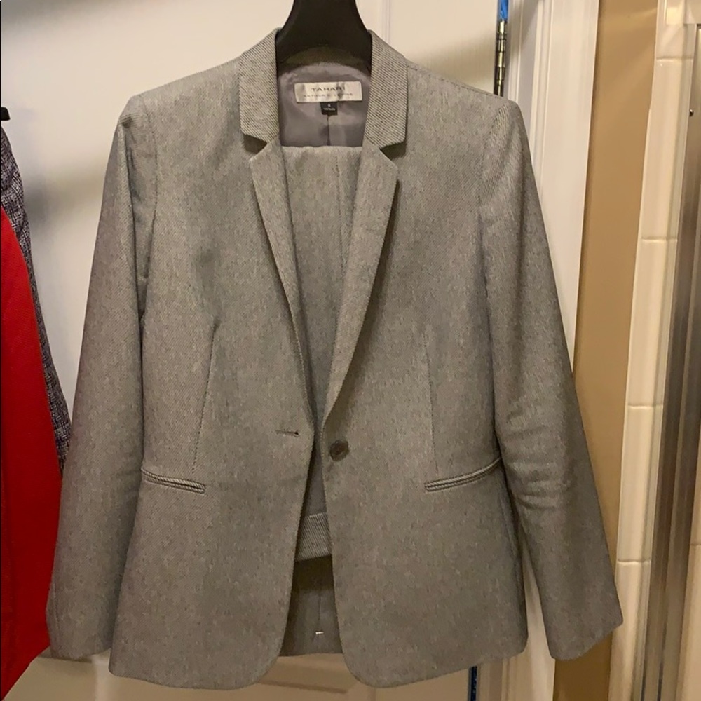 Women’s Tahari suit
